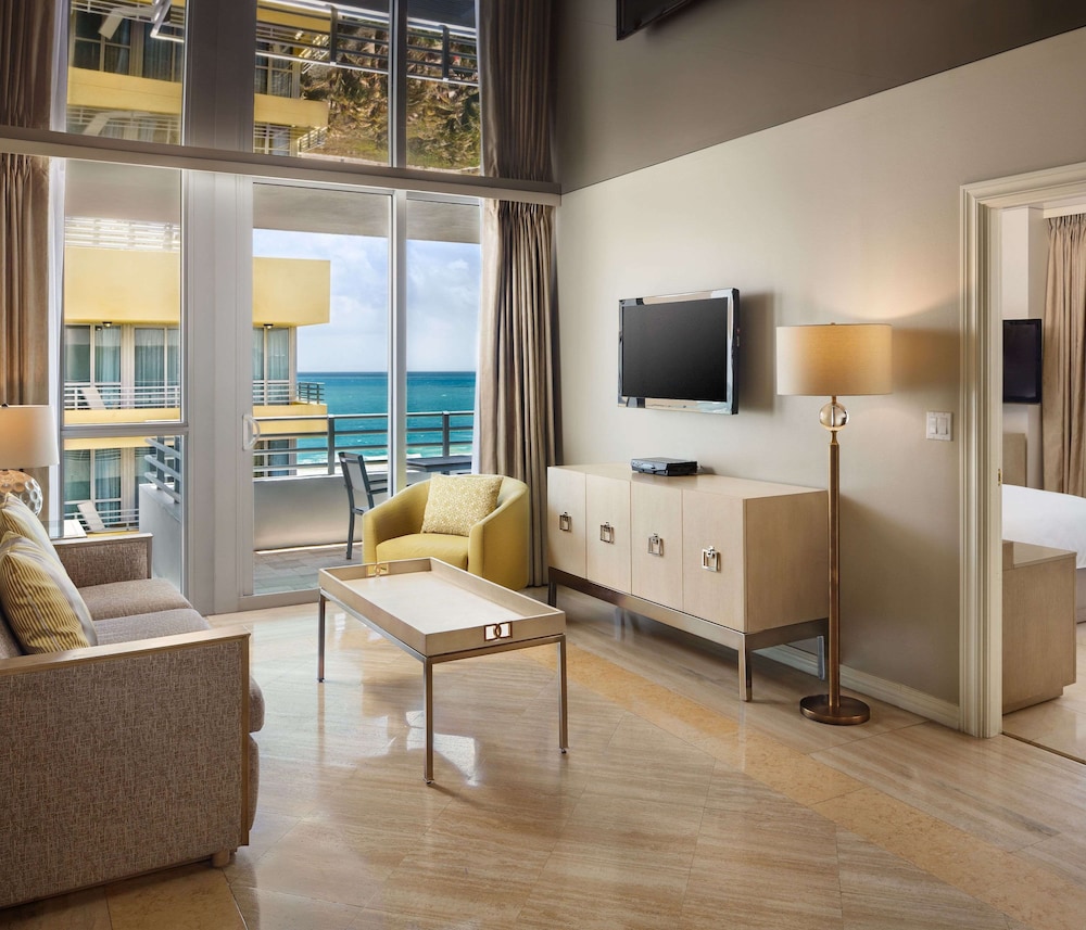 Suite, 1 King Bed, Balcony, Ocean View