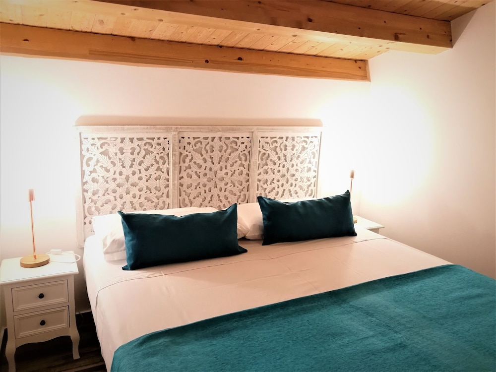 Design Triple Room, 1 Bedroom, Refrigerator, Courtyard Area