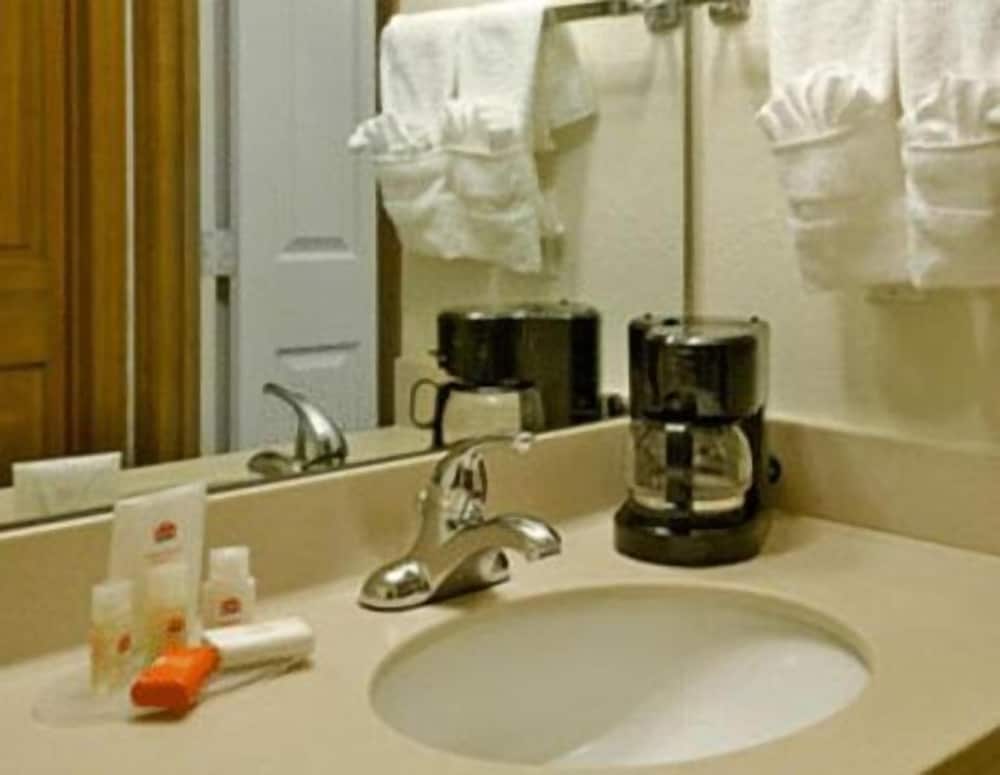 Standard Room, 1 Queen Bed, Accessible photo 1