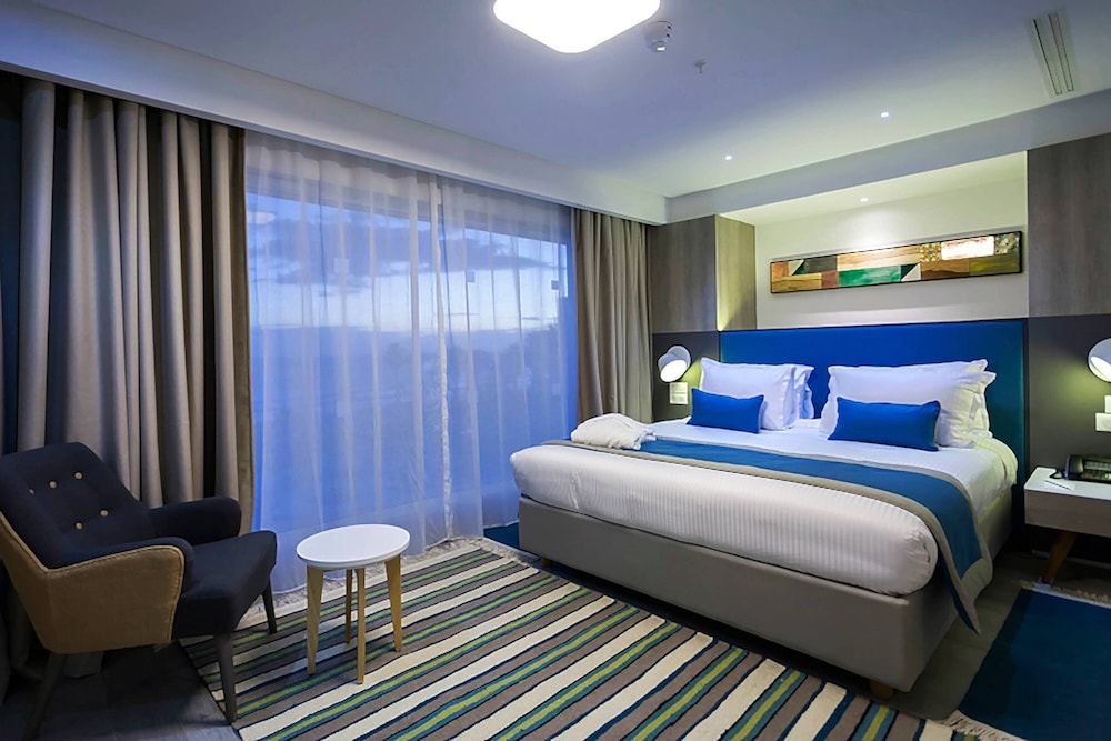 Executive Suite, 1 Bedroom, Balcony, Partial Sea View