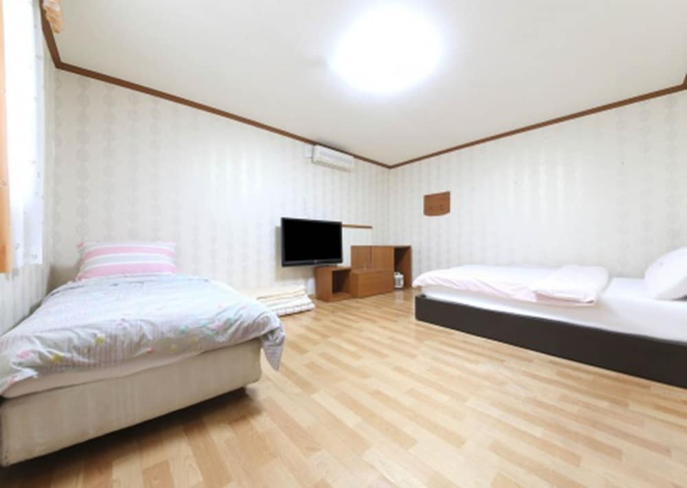Studio (Condo) photo 1