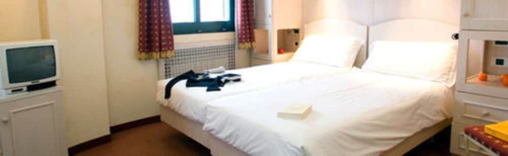 Standard Double Room photo 3