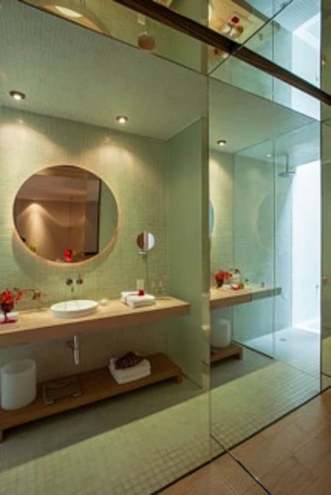 Executive Room - Photo 6