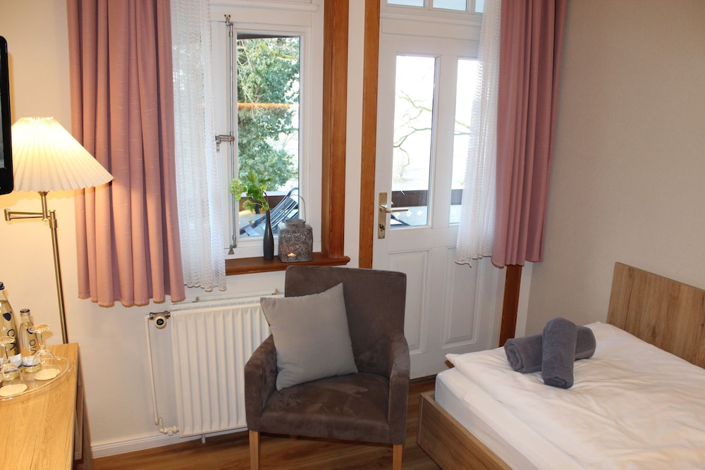Single Room photo 2