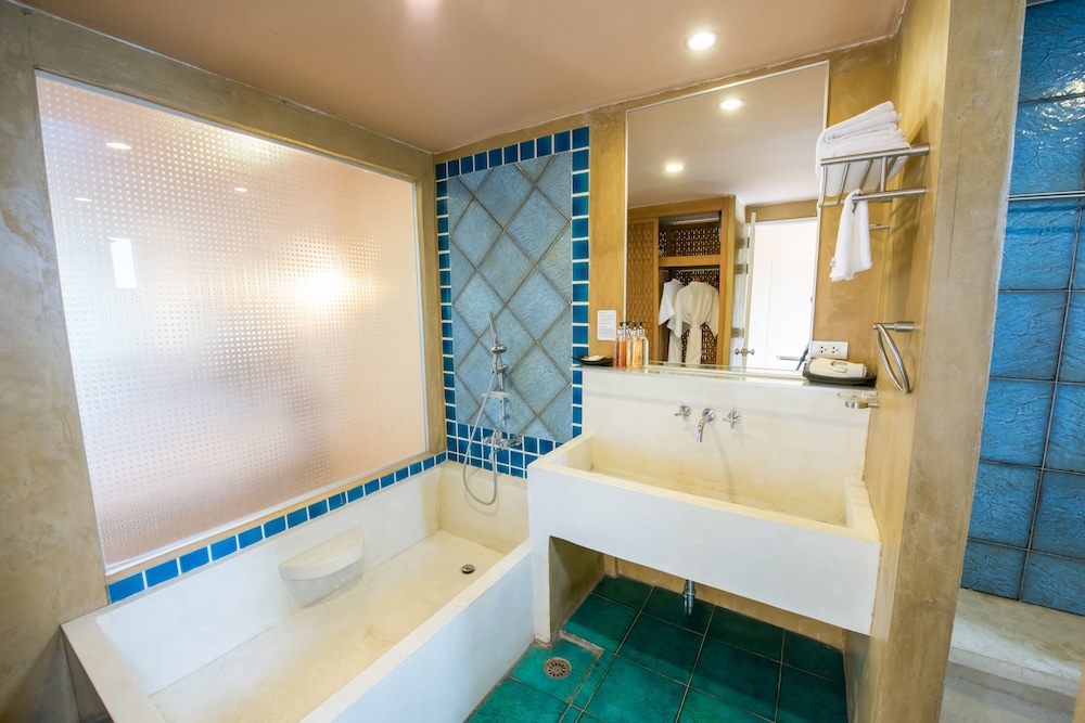 Deluxe Double or Twin Room, Pool View - Photo 5