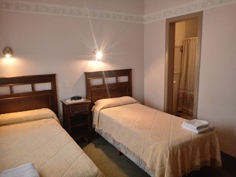 Classic Triple Room, 3 Twin Beds photo 2