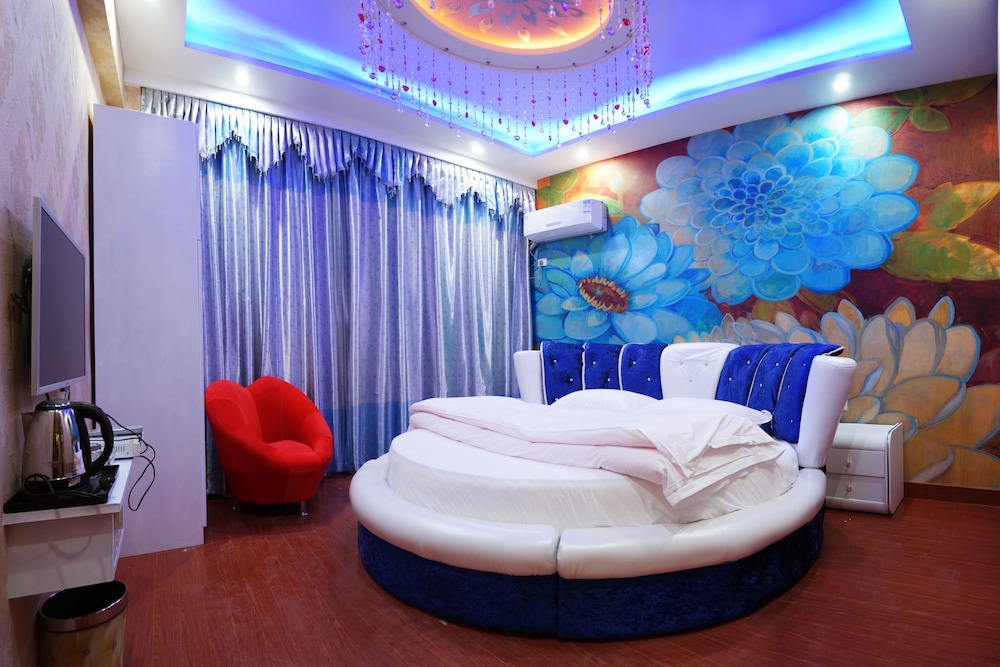 Design Round Bed Room photo 1