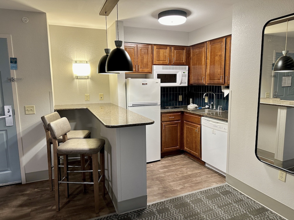 Suite, 1 Bedroom, Accessible, Kitchen (Communications) - Photo 5