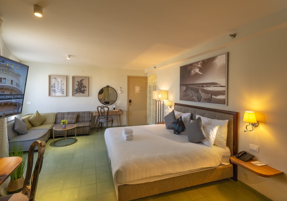 Deluxe Room, Balcony, City View photo 1