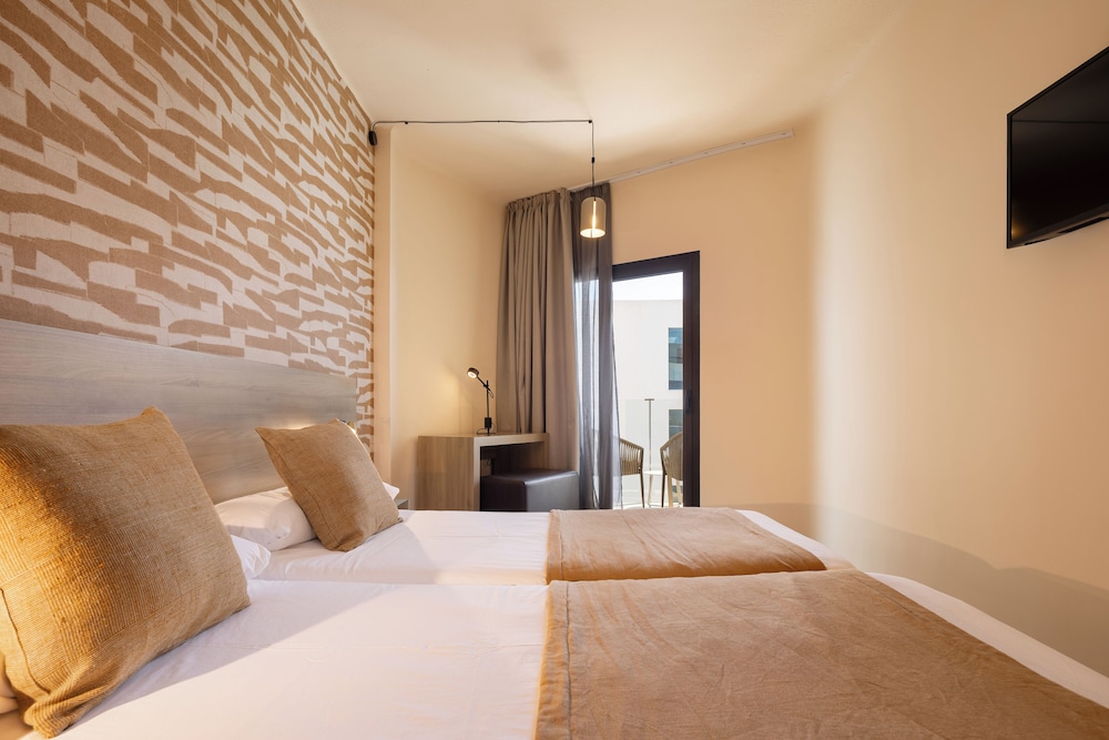 Twin Room, Balcony, Partial Sea View