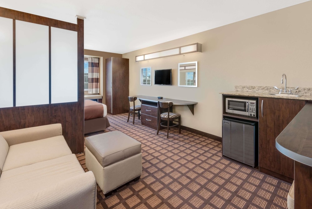 Suite, 1 Queen Bed, Accessible, Non Smoking photo 1