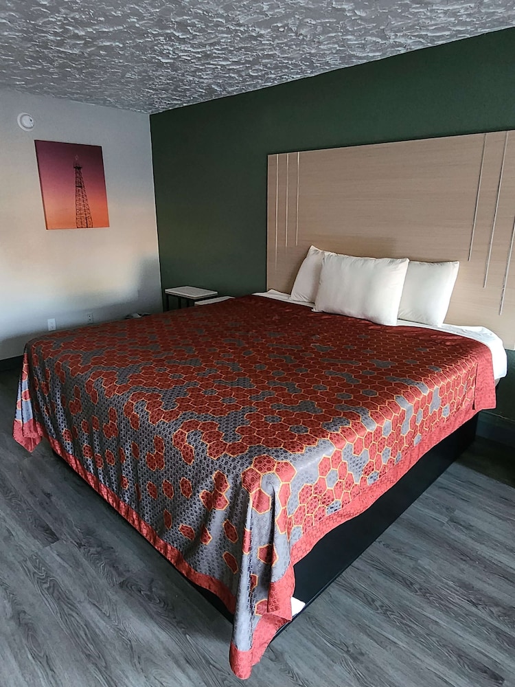 Room, 1 King Bed with Sofa bed, Non Smoking - Photo 3