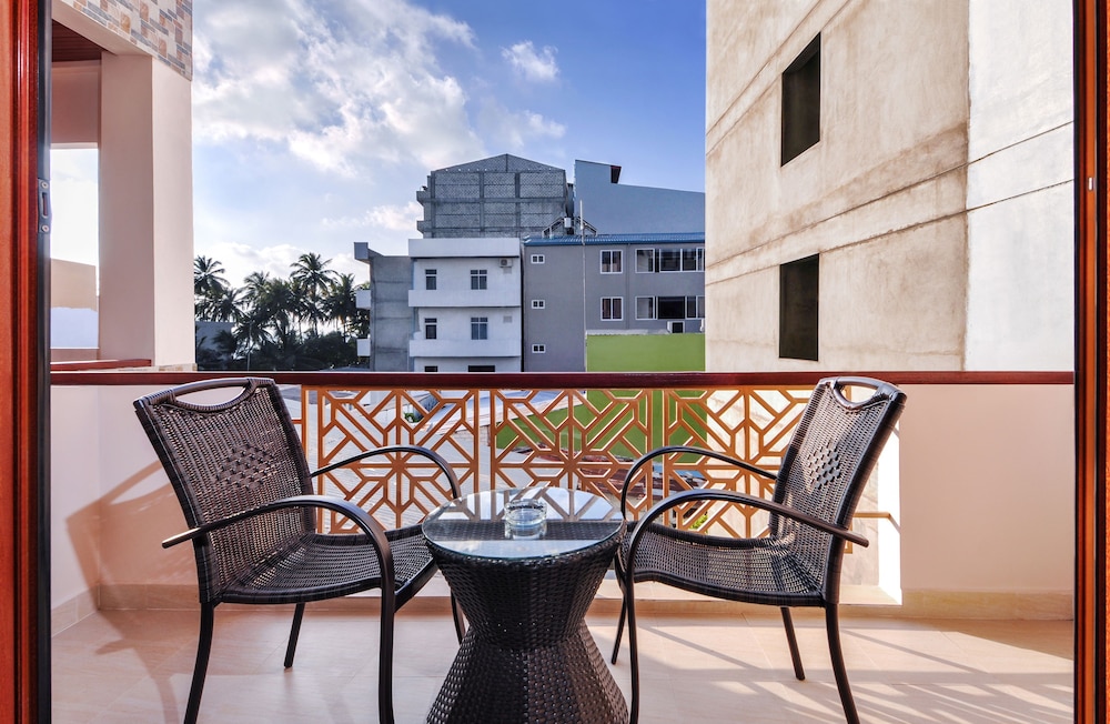 Deluxe Double or Twin Room with Pool View photo 3