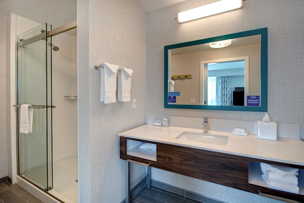 Standard Studio Suite, 1 King Bed, Refrigerator & Microwave (Wet bar) - Photo 8