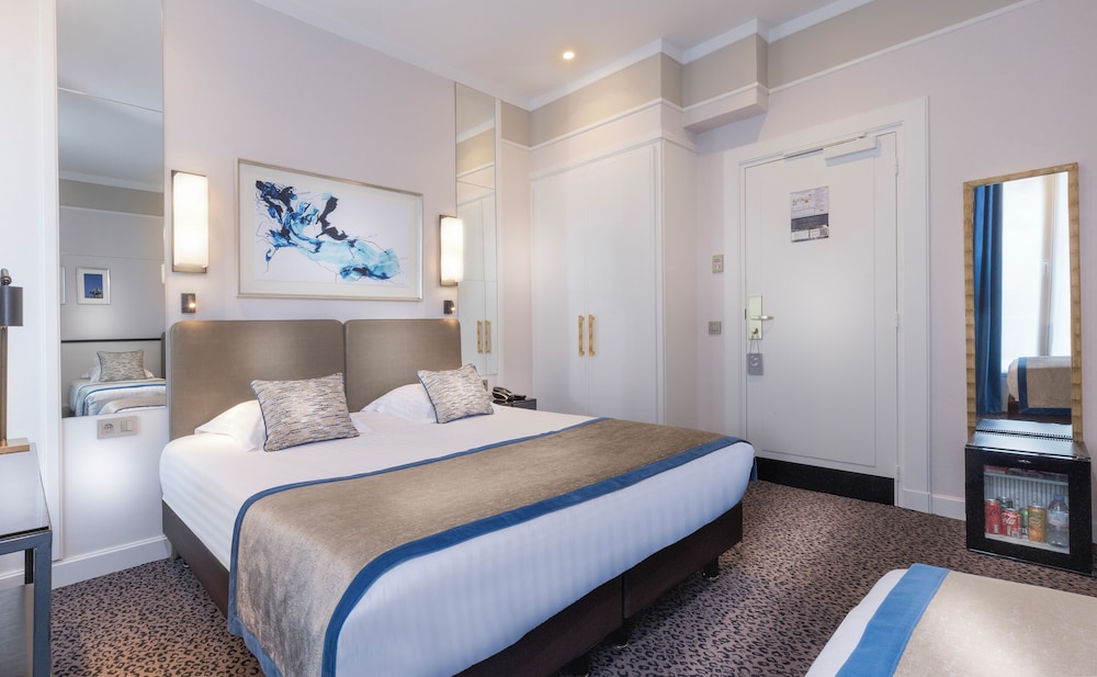 Prestige Triple Room thumbnail 5