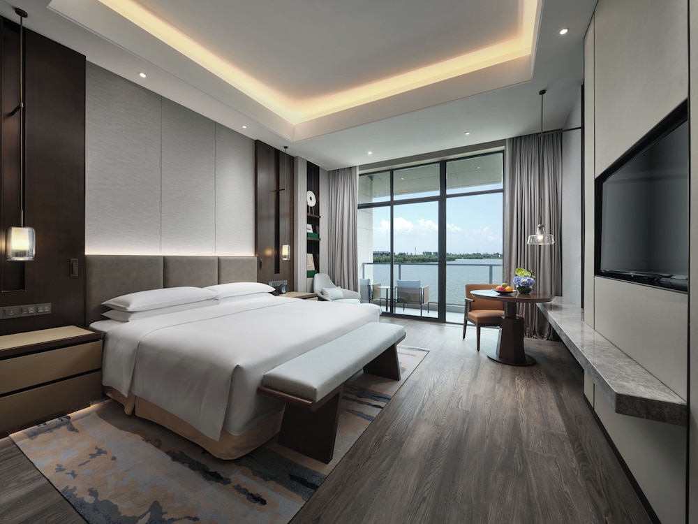 Superior Single Room, Balcony, Lake View photo 1