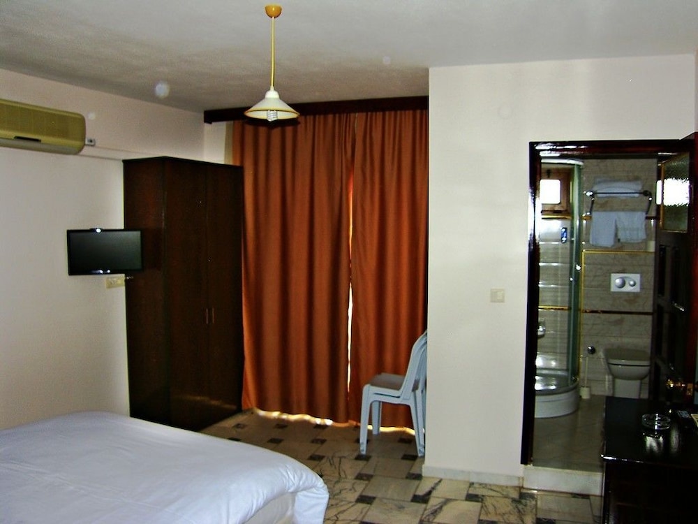 Double or Twin Room photo 3