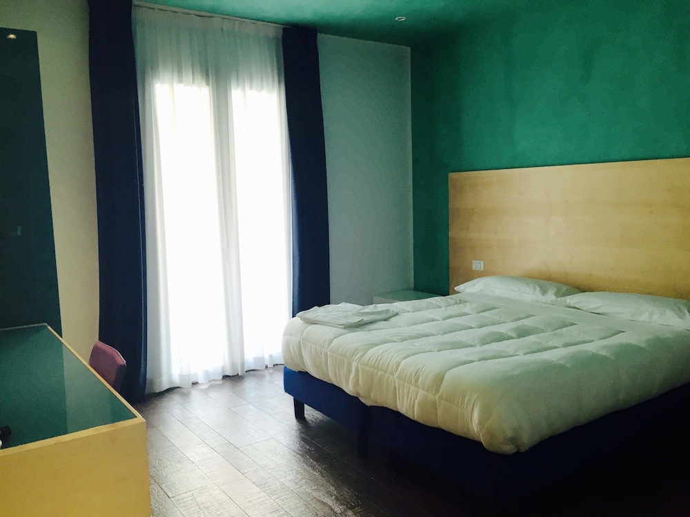 Double or Twin Room photo 3
