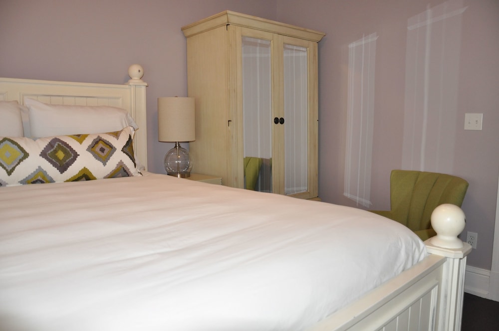 Room (Room 5)
