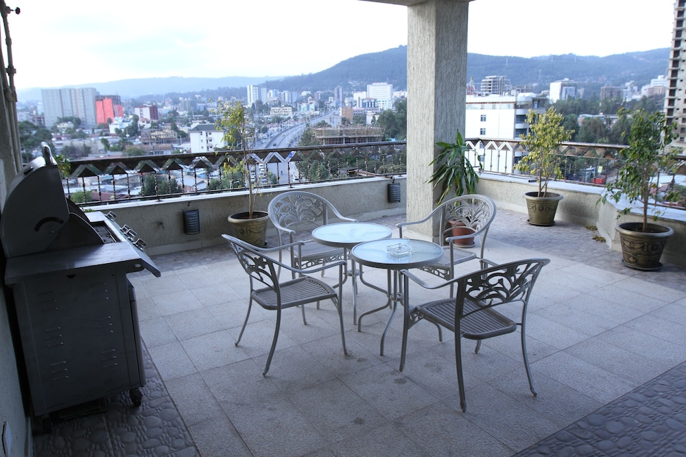 Business Double Room Single Use, 1 Double Bed, Smoking, Refrigerator & Microwave photo 2
