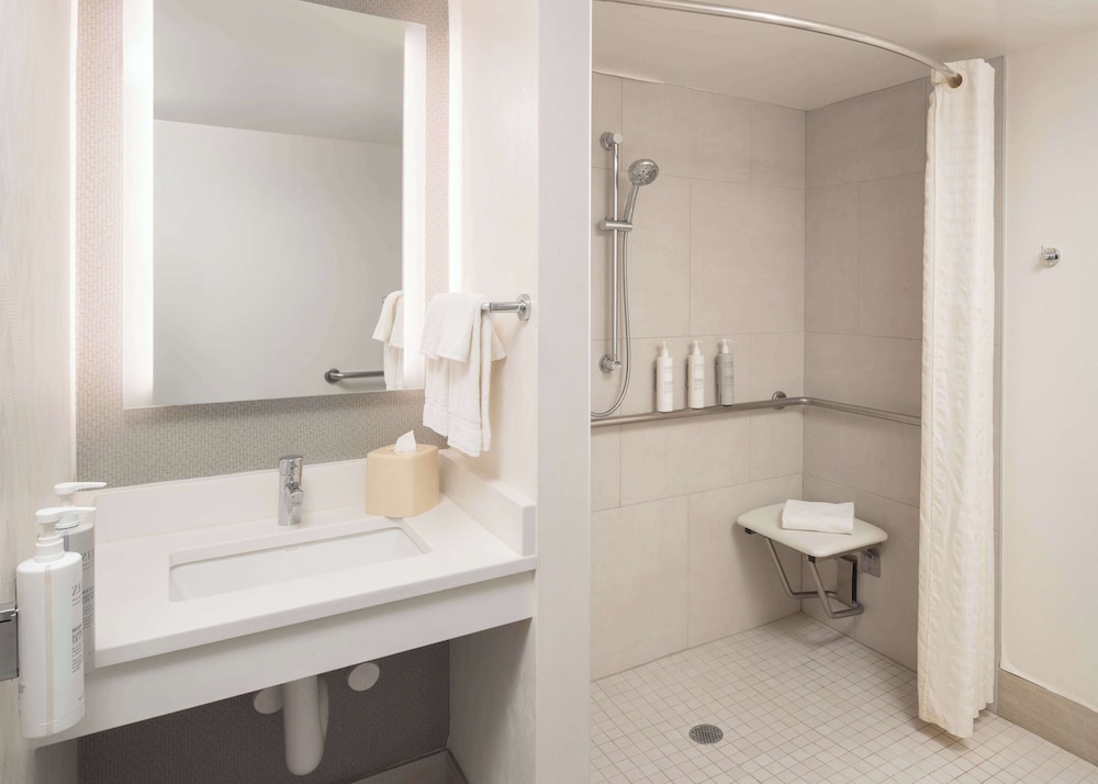 Standard Room, 2 Queen Beds, Accessible (Roll-In Shower) photo 1