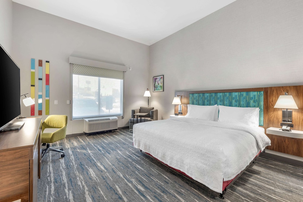 Room, 1 King Bed, Accessible, Bathtub - Photo 3