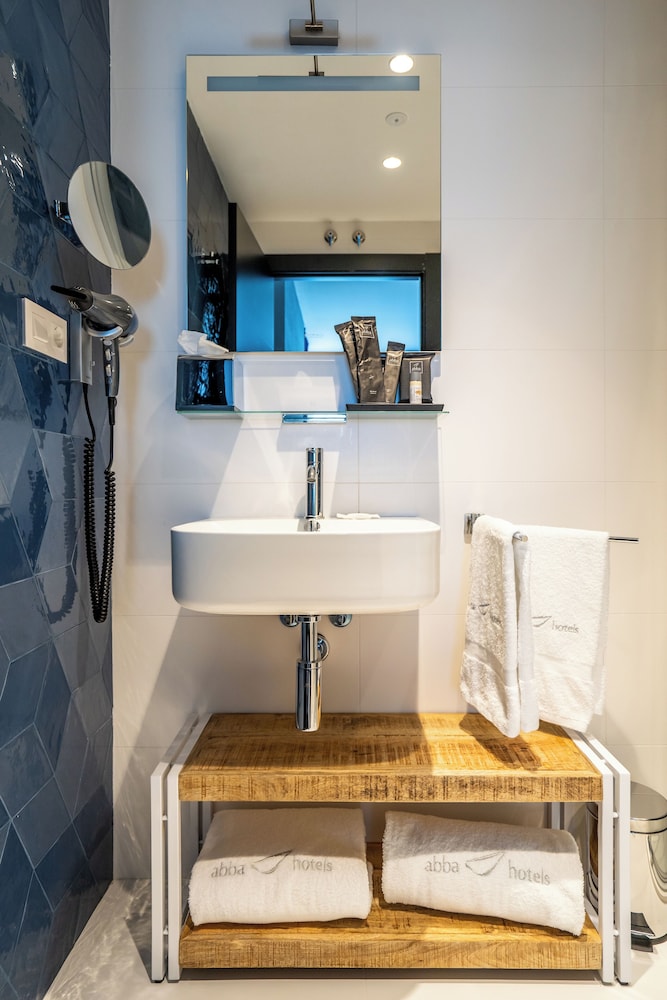 City Studio, 1 Bedroom, Balcony (4 People) photo 2
