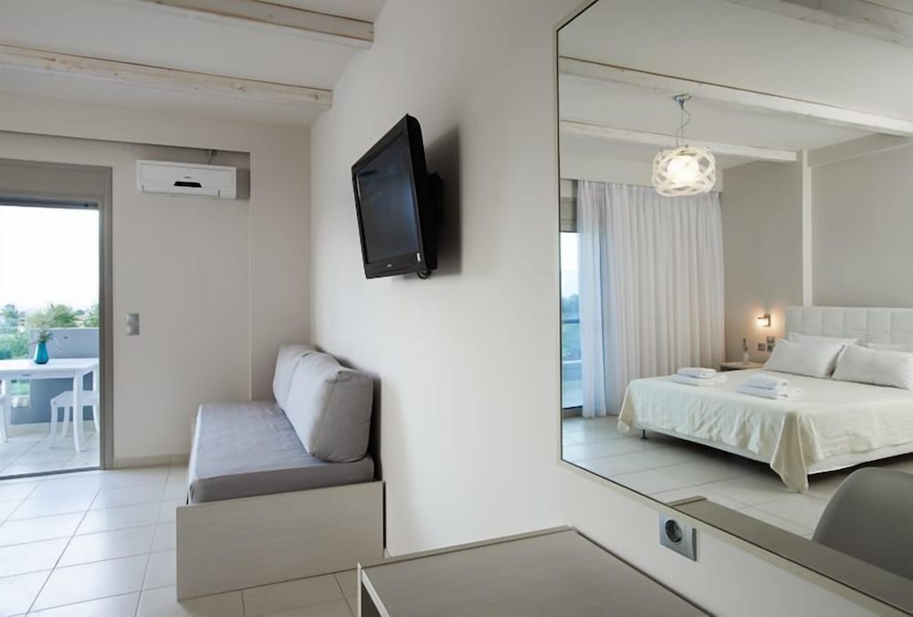 Triple Room, Partial Sea View