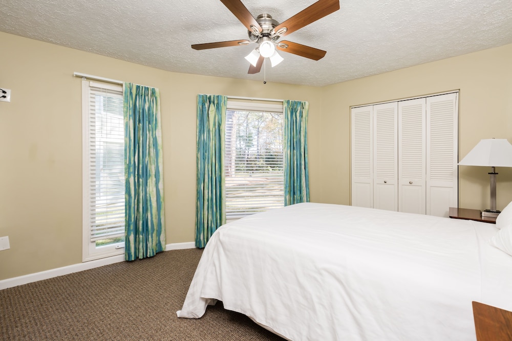 Condo, 3 Bedrooms - Photo 2