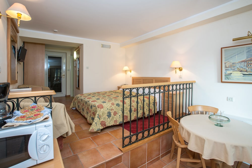 Studio for 2 persons with terrace, park side
