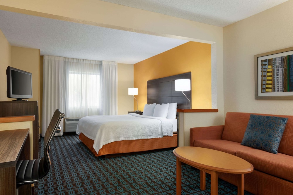 Deluxe Room, 1 King Bed, Non Smoking - Photo 4