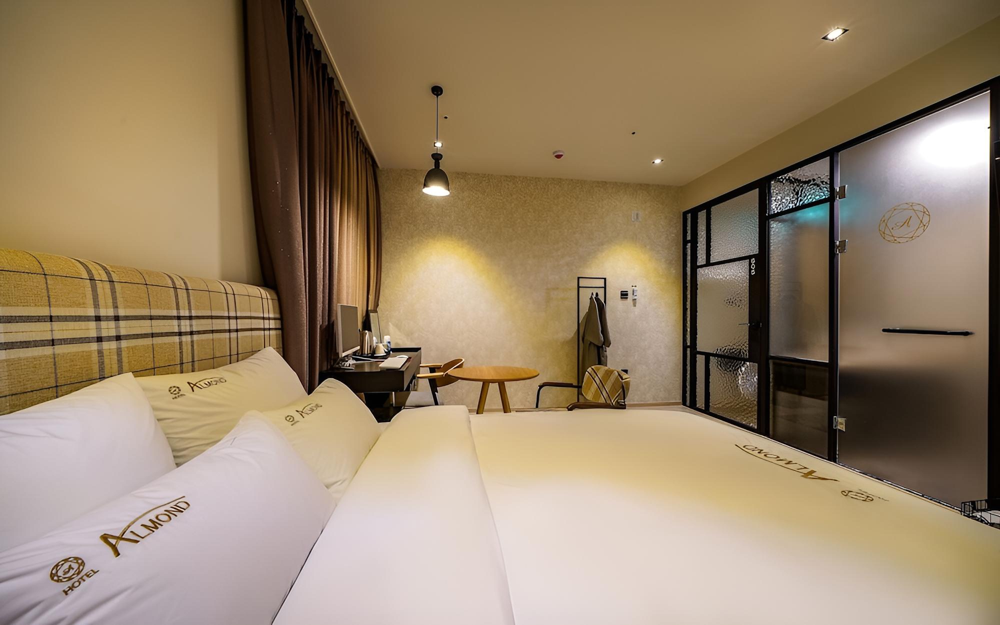 Room (Standard (breakfast provided/24-hour ) - Photo 3