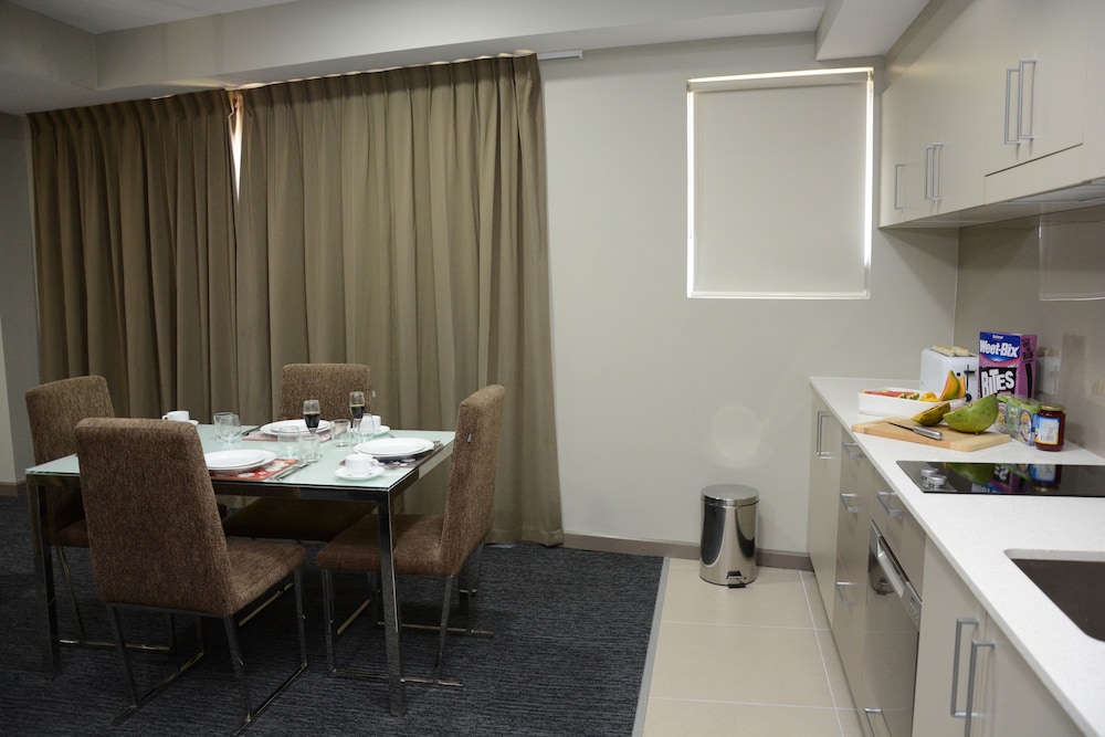 Executive Studio Suite, 1 Queen Bed, Accessible photo 3