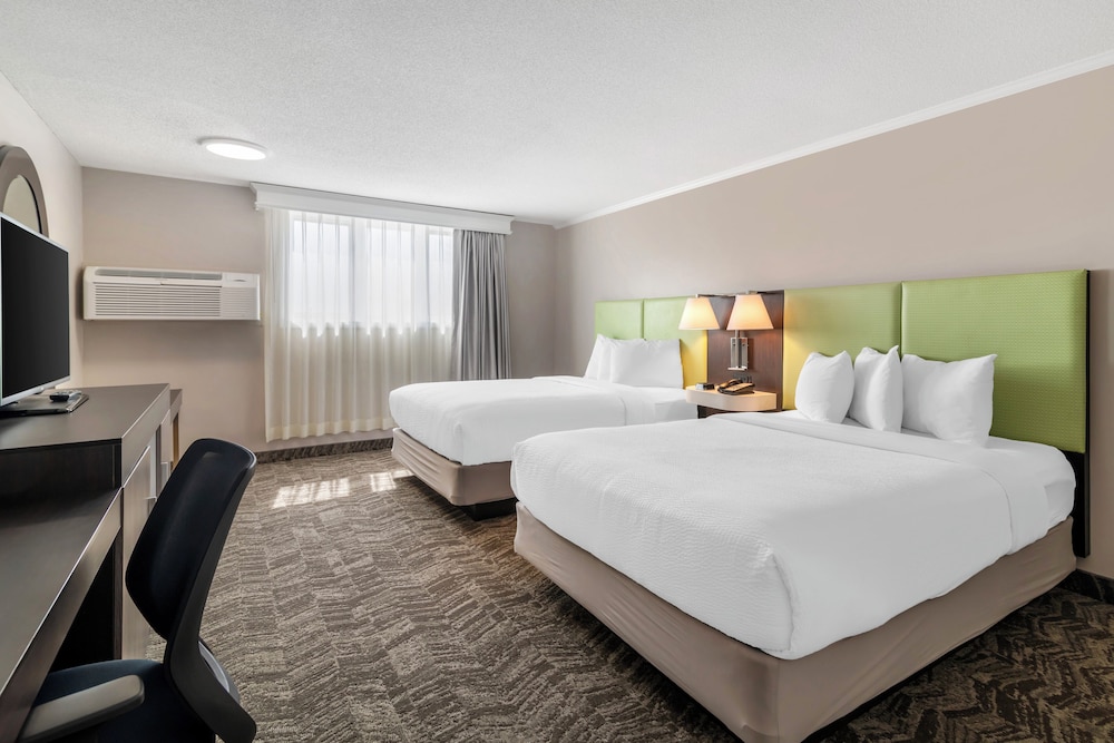 Room, 2 Queen Beds, Accessible, River View photo 1
