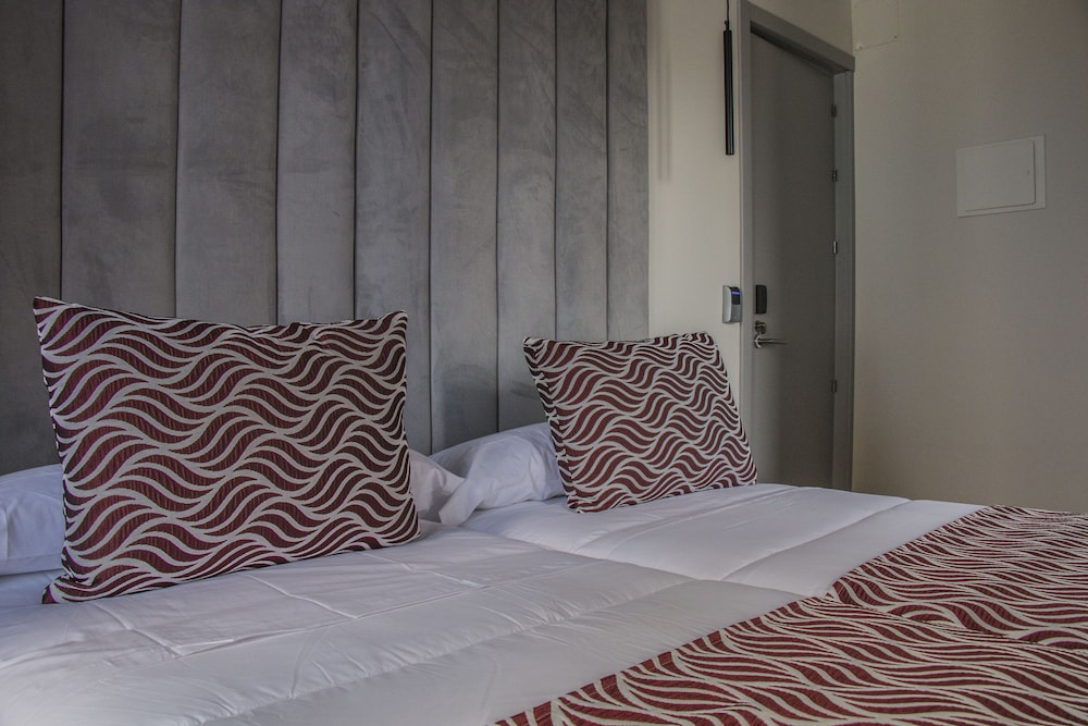 Basic Twin Room, Private Bathroom (D2C) - Photo 10