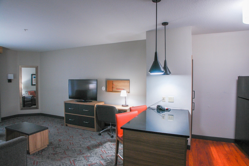 Room, 1 Bedroom (Living Area) - Photo 13