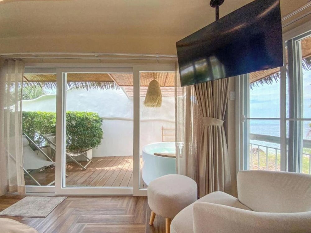 Superior Beachfront room with Partial Seaview - Photo 6