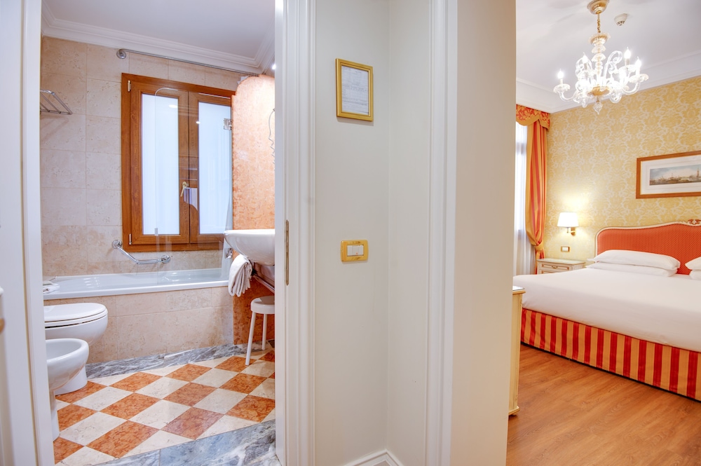 Superior Double or Twin Room photo 3