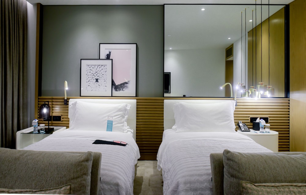 Royal Room, 1 Double Bed, Tower thumbnail 6