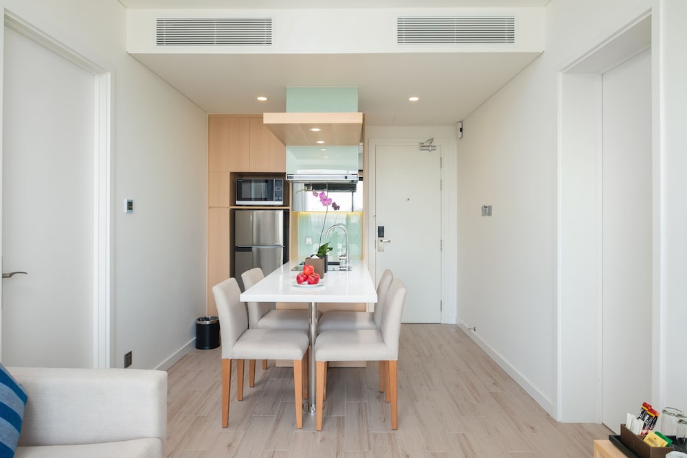 Suite, 2 Bedrooms - Photo 11