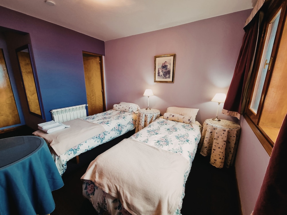 Basic Twin Room photo 2