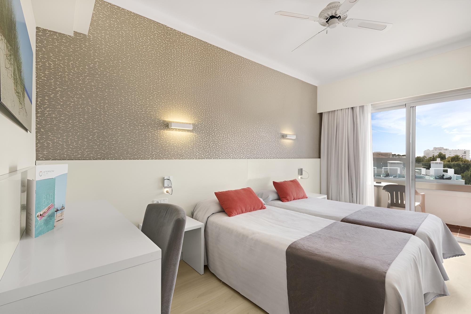 Double Room, Balcony, Tower (2 Adults + 1 Child) photo 3