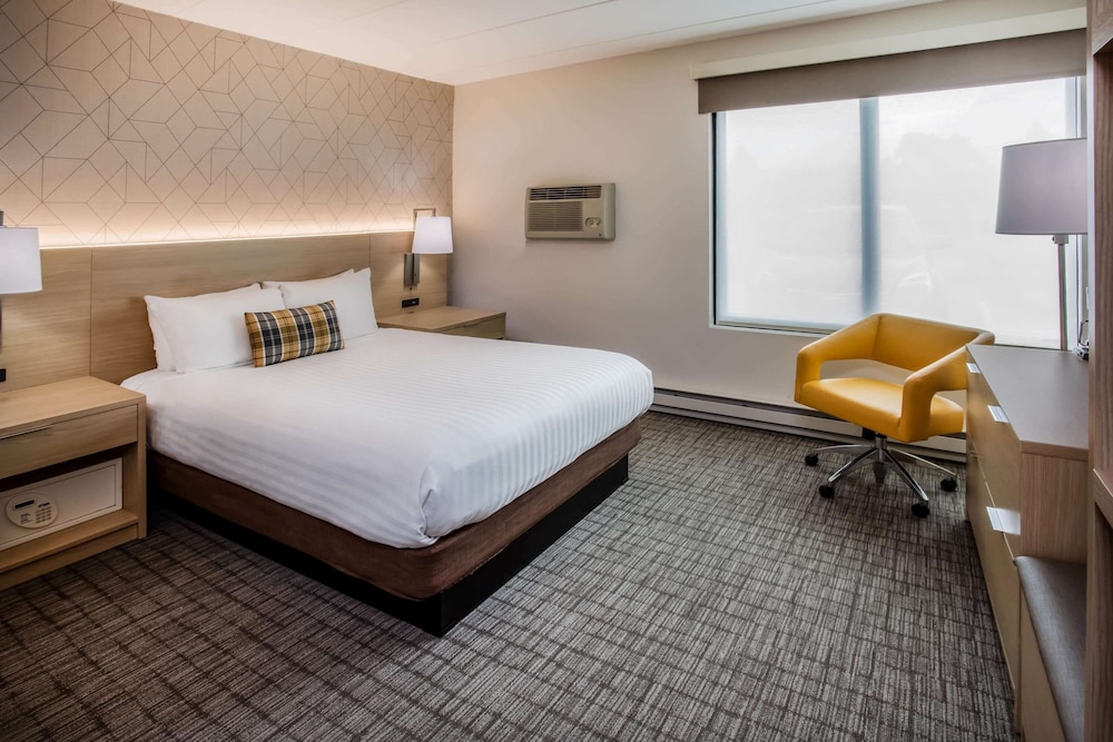 Standard Room, 1 Queen Bed - Photo 1
