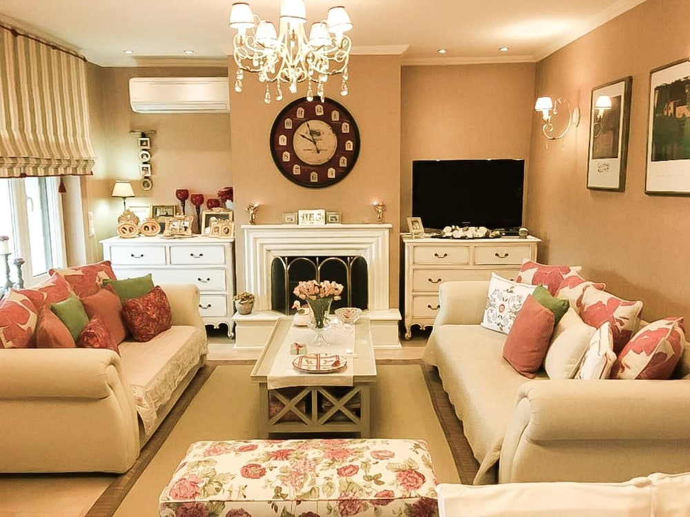 Family Villa, Mountain View