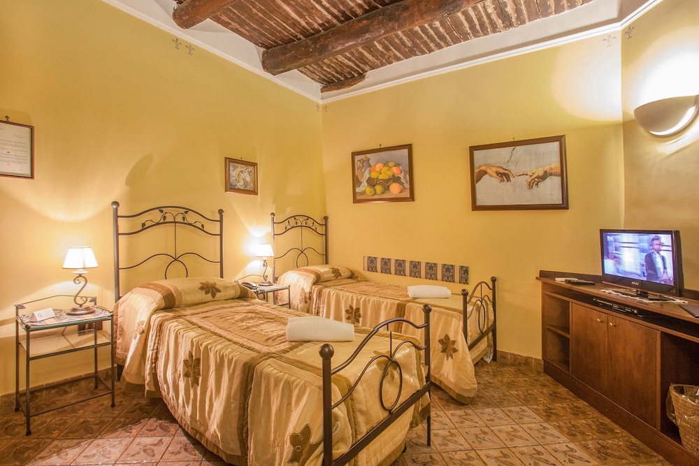 Deluxe Twin Room, 2 Twin Beds, City View photo 3