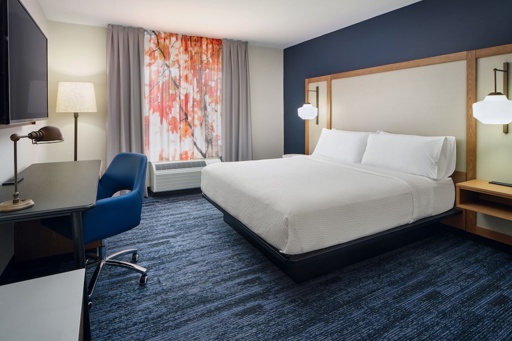 Room, 1 King Bed (Hearing Accessible) - Photo 1