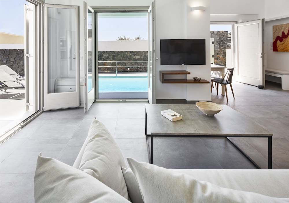 Luxury Villa, Pool View