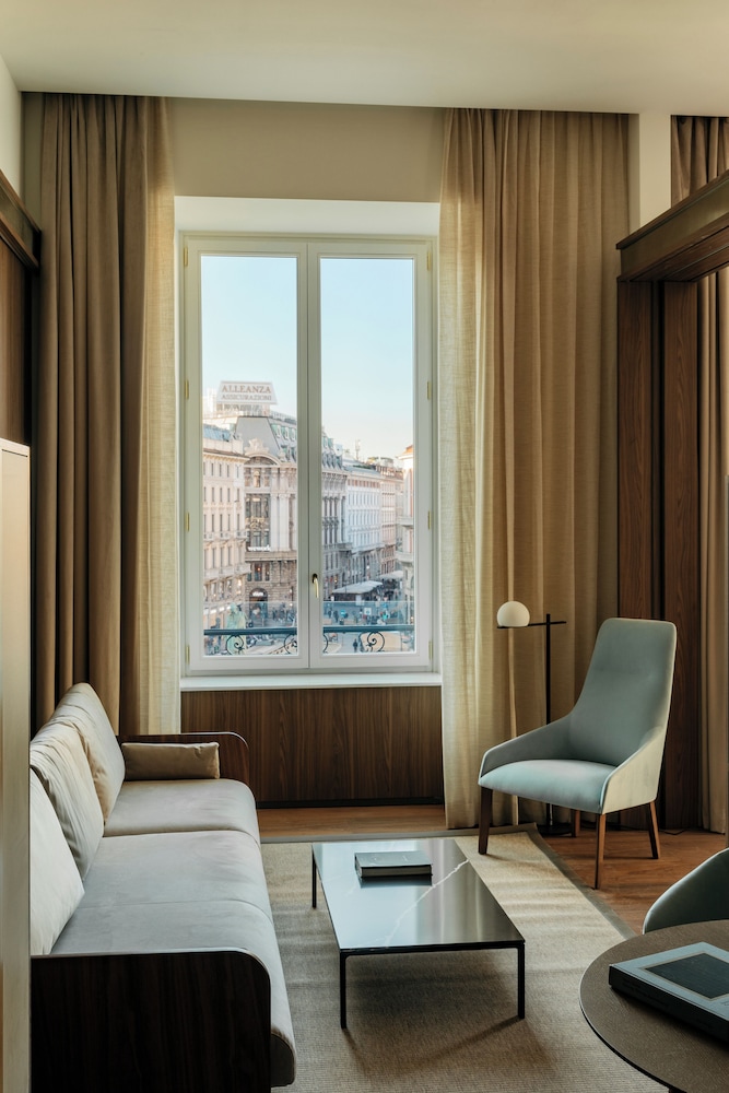 Three Bedroom Suite (Non Smoking) thumbnail 6