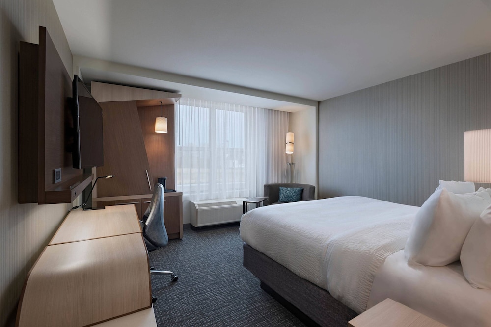 Room, 1 King Bed (Hearing Accessible)