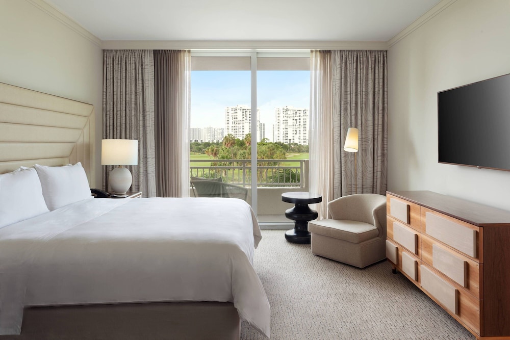 Suite, 1 King Bed with Sofa bed, Ocean View photo 2